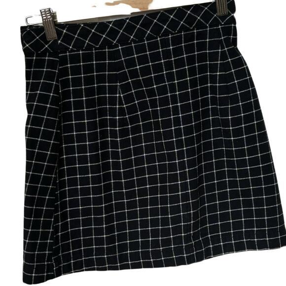 Black Grid Check Mini Skirt | Size 4 | Button Detail | 100% Cotton | H&M - Picture 2 of 3
